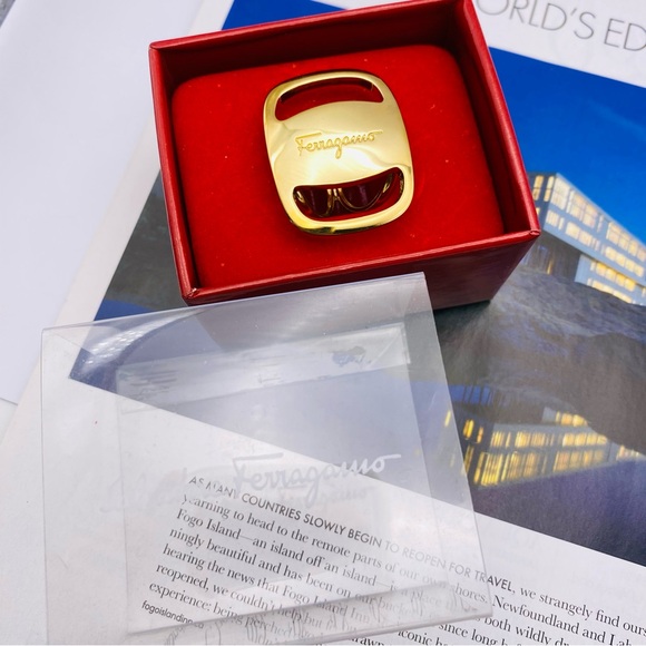 SALVATORE FERRAGAMO Logo Ring Scarf - Picture 4 of 6